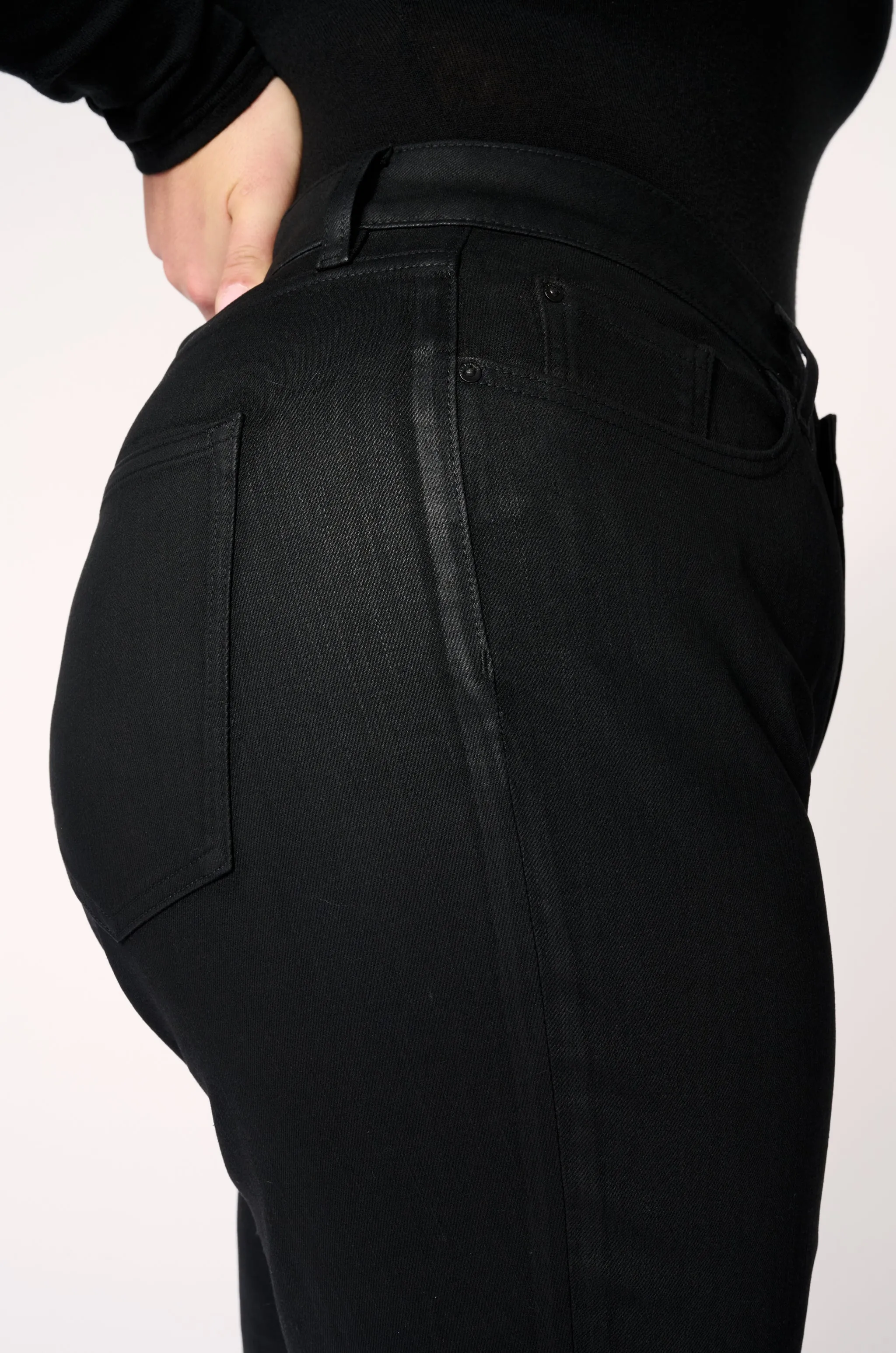 ASE PLUS - STRAIGHT JEANS | NOIR WAX COATED